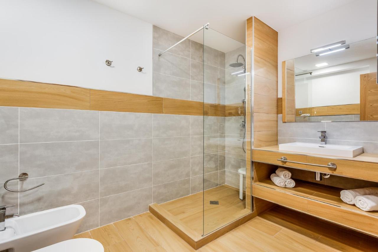 New 1 Bedroom Apartement On The Sea In Marbella. Exterior photo
